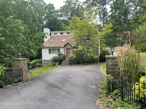 154 Forest Ridge Dr, Hawley, PA 18428