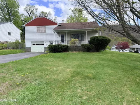 700 Layton Rd, South Abington, PA 18411