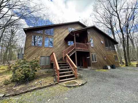 225 Basswood Dr, Hawley, PA 18428