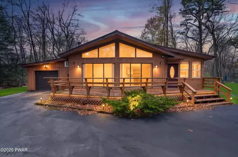 104 Hillcrest Dr, Hawley, PA 18428
