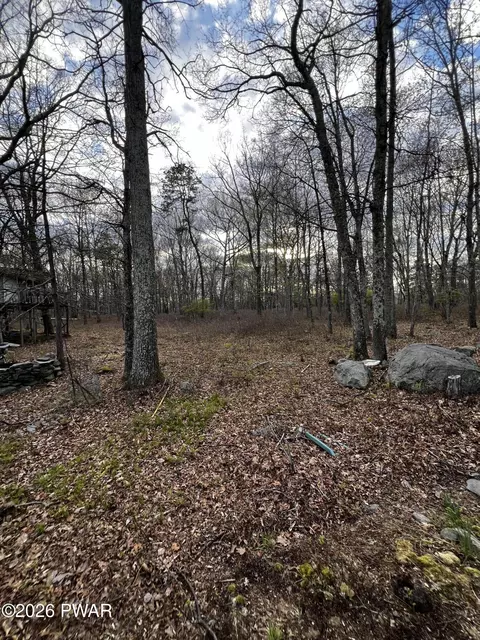 Exterior - 2121 Oaktree Ln, Bushkill, PA 18324 photo 5 of 9
