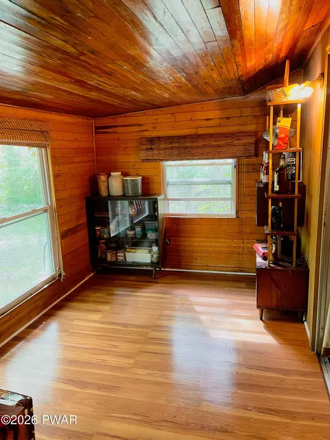 Exterior - 2121 Oaktree Ln, Bushkill, PA 18324 photo 3 of 9