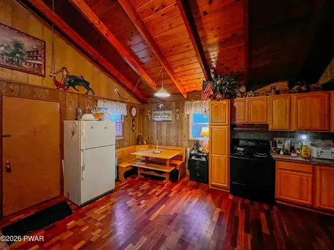 Kitchen - 2121 Oaktree Ln, Bushkill, PA 18324 photo 1 of 2