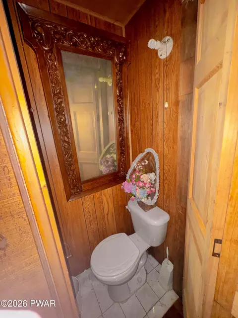 Bath - 2121 Oaktree Ln, Bushkill, PA 18324 photo 1 of 3