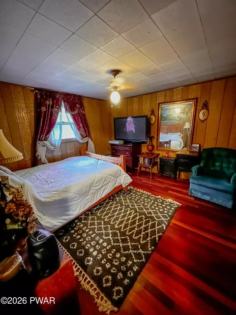 Bedroom - 2121 Oaktree Ln, Bushkill, PA 18324 photo 1 of 6