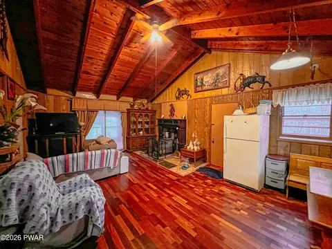 Living - 2121 Oaktree Ln, Bushkill, PA 18324 photo 1 of 1