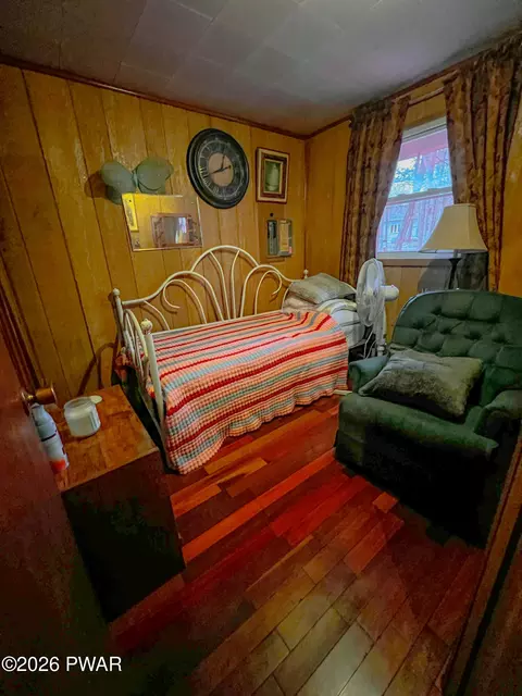 Bedroom - 2121 Oaktree Ln, Bushkill, PA 18324 photo 3 of 6