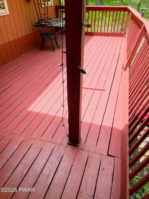 Exterior - 2121 Oaktree Ln, Bushkill, PA 18324 photo 8 of 9