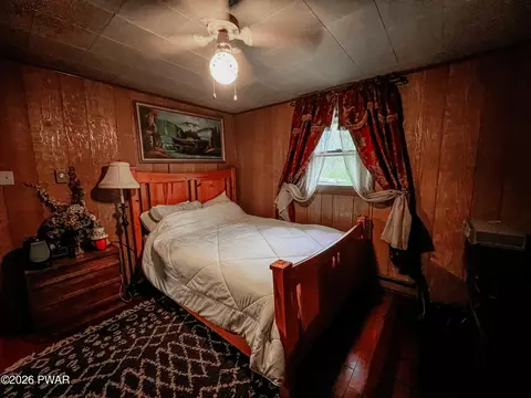 Bedroom - 2121 Oaktree Ln, Bushkill, PA 18324 photo 2 of 6