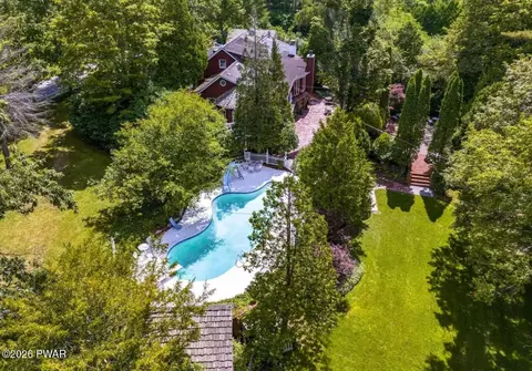 219 Gravity Rd, Lake Ariel, PA 18436