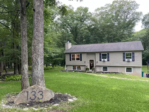 133 Cherry Hill Cir, Hawley, PA 18428