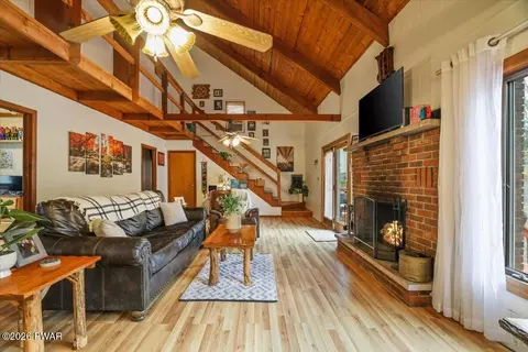 1114 Grouse Ct, Bushkill, PA 18324