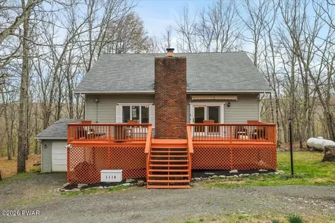 1114 Grouse Ct, Bushkill, PA 18324