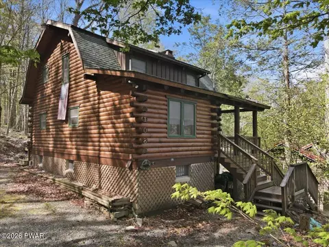 108 Uppercrest Rd, Greentown, PA 18426