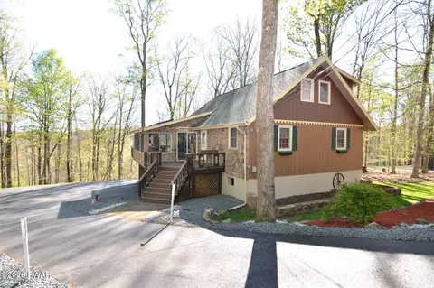 104 Ash Ln, Greentown, PA 18426
