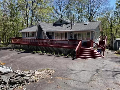 138 Westwood Dr, Dingmans Ferry, PA 18328