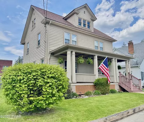 309 18th St, Honesdale, PA 18431