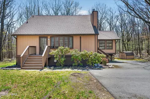 143 Midlake Dr, Milford, PA 18337