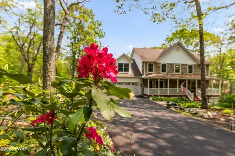 119 Canoe Brook Dr, Hawley, PA 18428