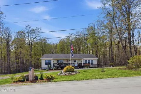 25 Schnakenberg Rd, Equinunk, PA 18417