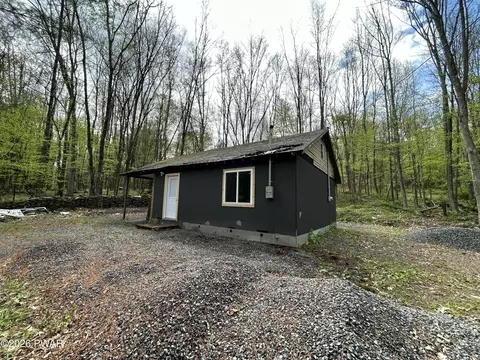 1149 Avoy Rd, Lakeville, PA 18438