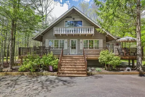 113 Timber Ridge Cir, Greentown, PA 18426