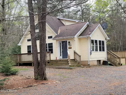 753 Towamensing Trl, Albrightsville, PA 18210