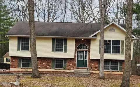 1600 Red Pine Ln, Effort, PA 18330