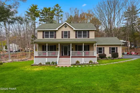 135 Blueberry Dr, Milford, PA 18337