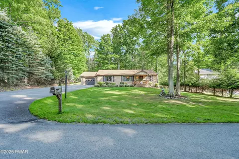 122 Cypress Ln, Greentown, PA 18426