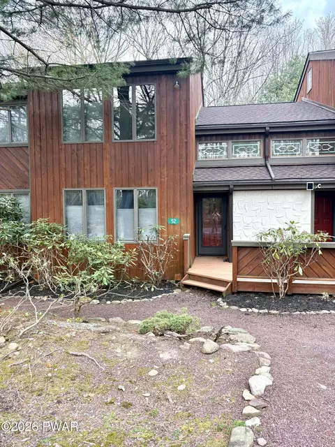 52 Doe Run Run, Lake Harmony, PA 18624