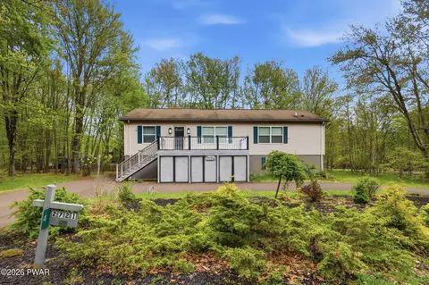 4 Pebble Ct, Lake Ariel, PA 18436