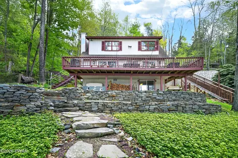 121 Big Woods Ii Rd, Greentown, PA 18426