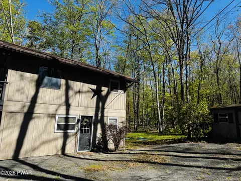 111 Widgeon Ln, Lords Valley, PA 18428