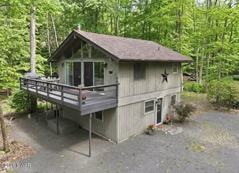111 Widgeon Ln, Lords Valley, PA 18428