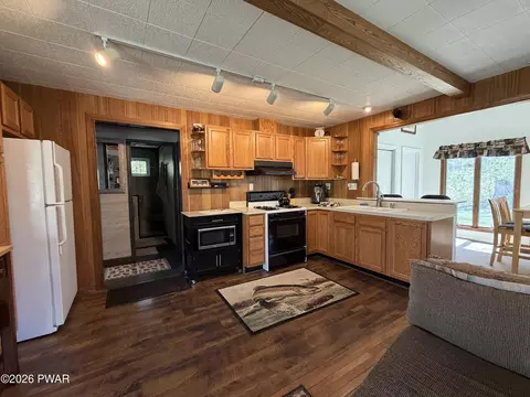 Kitchen - 175 Brewster Rd, Dingmans Ferry, PA 18328 photo 1 of 3