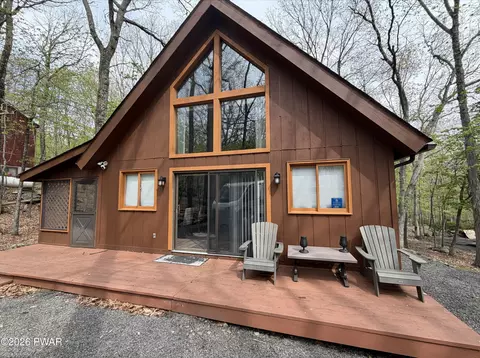 154 Saunders Dr, Bushkill, PA 18324