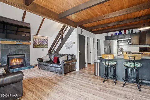 2511 Oak Cir, Lake Ariel, PA 18436