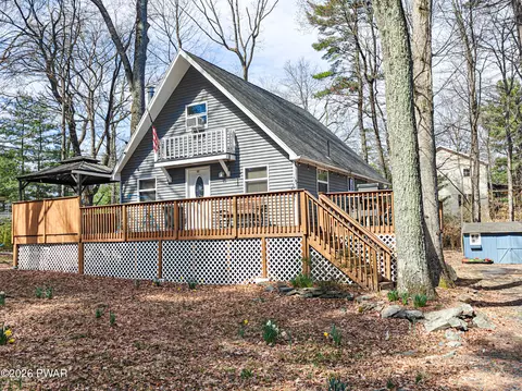 107 Snowshoe Dr, Dingmans Ferry, PA 18328