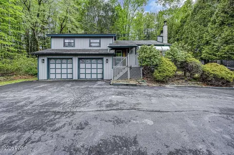 49 Lake View Dr, Lake Ariel, PA 18436