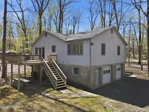 150 Yacht Club Dr, Greentown, PA 18426