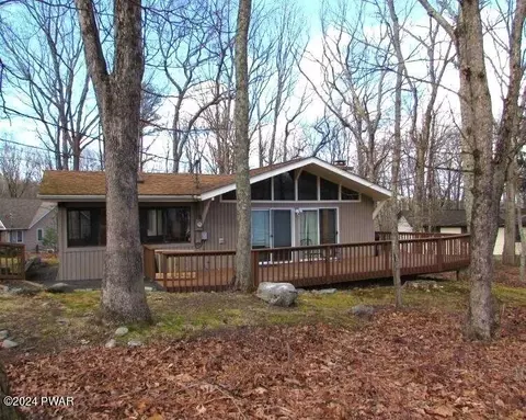 102 Surrey Ln, Lords Valley, PA 18428
