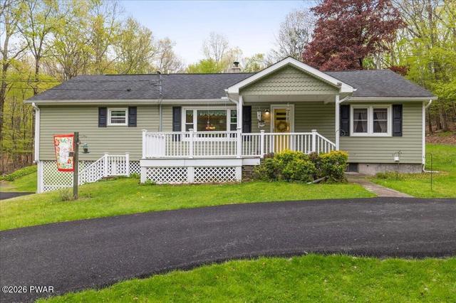 212 Lakeshore Dr, Lakeville, PA 18438