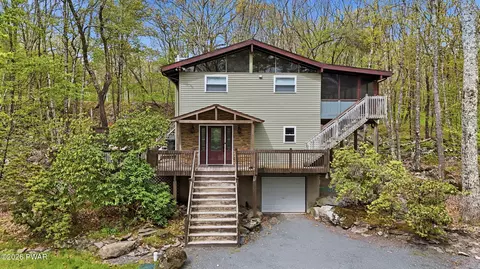 801 Canoebrook Ct, Lords Valley, PA 18428