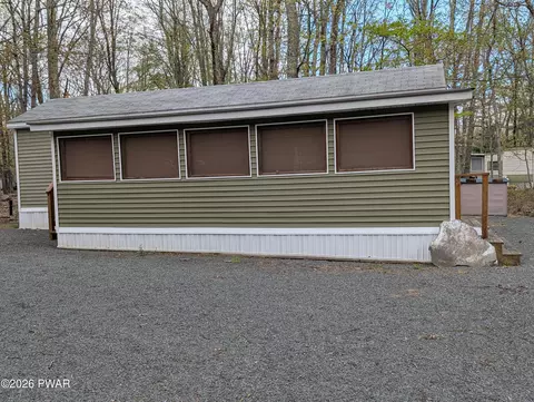 112 Mohican Dr, Shohola, PA 18458