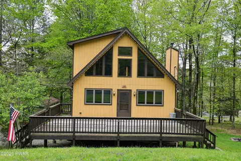 115 Fawnwood Cir, Greentown, PA 18426