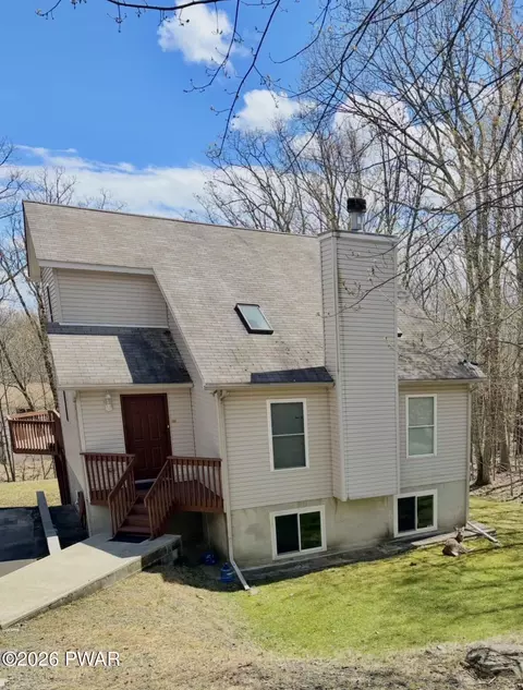 134 Westwood Dr, Dingmans Ferry, PA 18328
