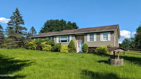 271 Bavarian Hill Rd, Beach Lake, PA 18405