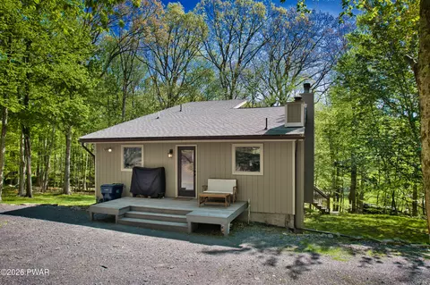 114 Ash Ln, Milford, PA 18337