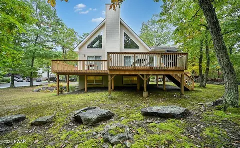 101 Bowspirit Ln, Lackawaxen, PA 18435